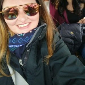 Meet your Posher, Caiti